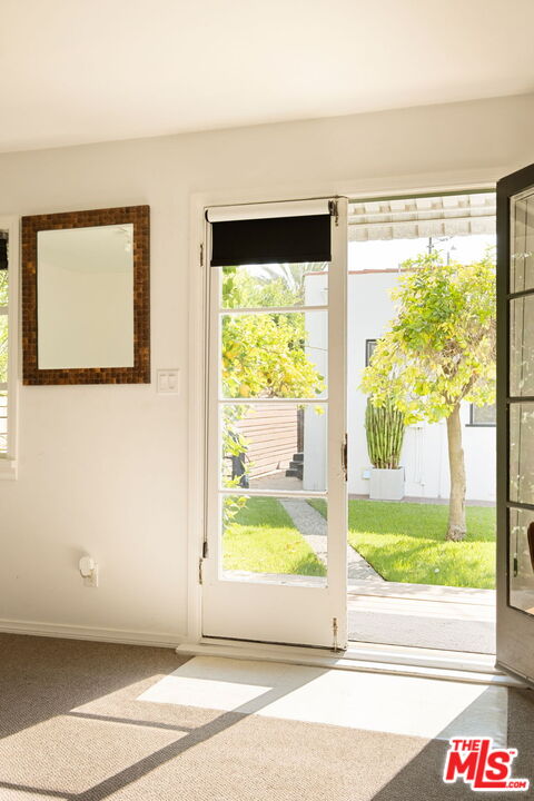 813 N Orange Grove Ave