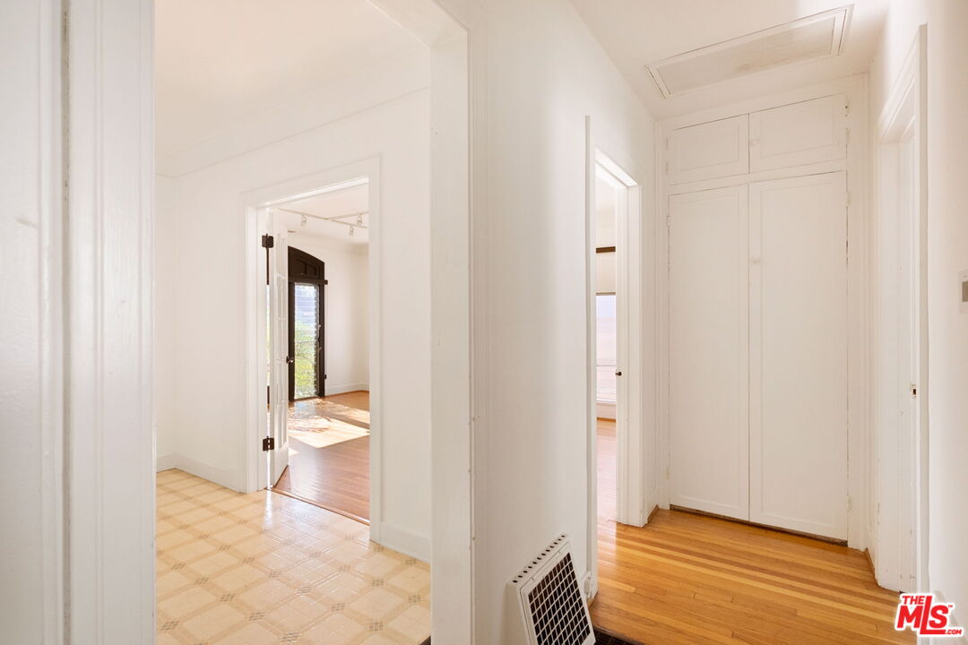 813 N Orange Grove Ave