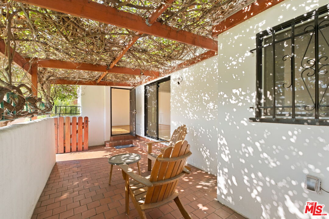 813 N Orange Grove Ave