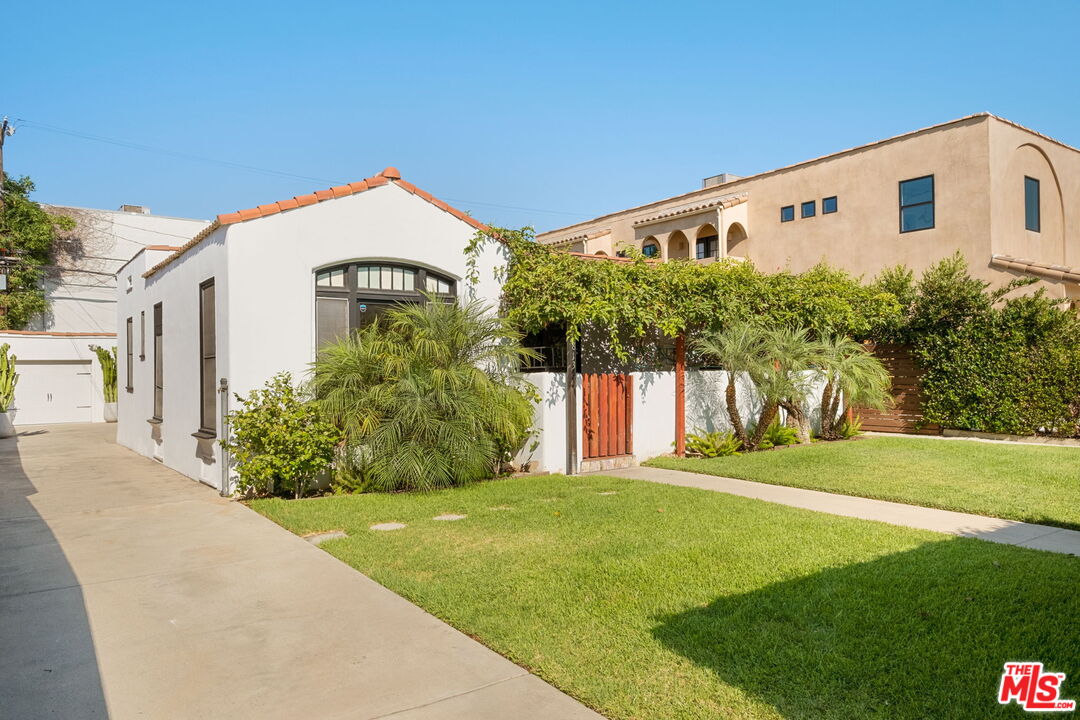 813 N Orange Grove Ave