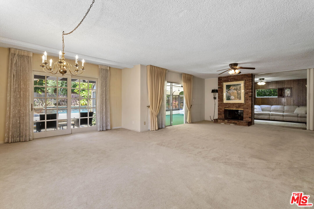 2721 S Beverly Dr