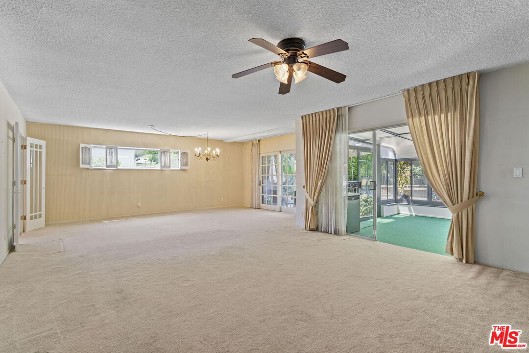 2721 S Beverly Dr