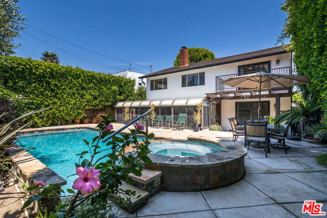 2721 S Beverly Dr