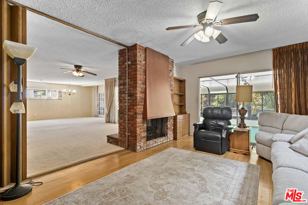 2721 S Beverly Dr