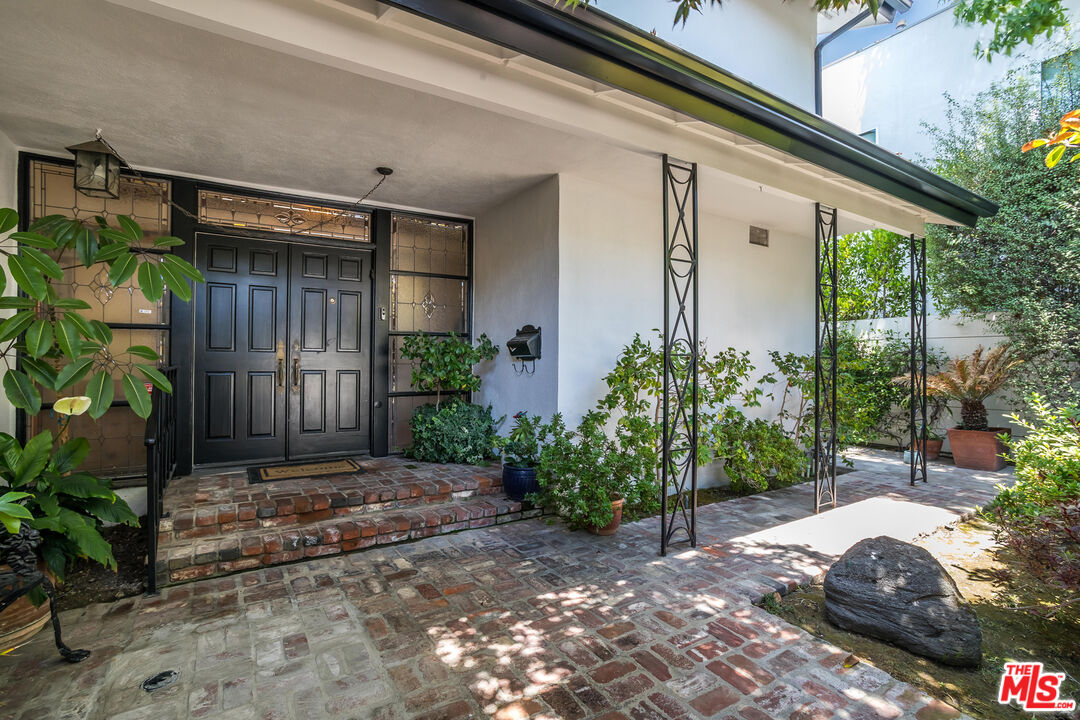2721 S Beverly Dr