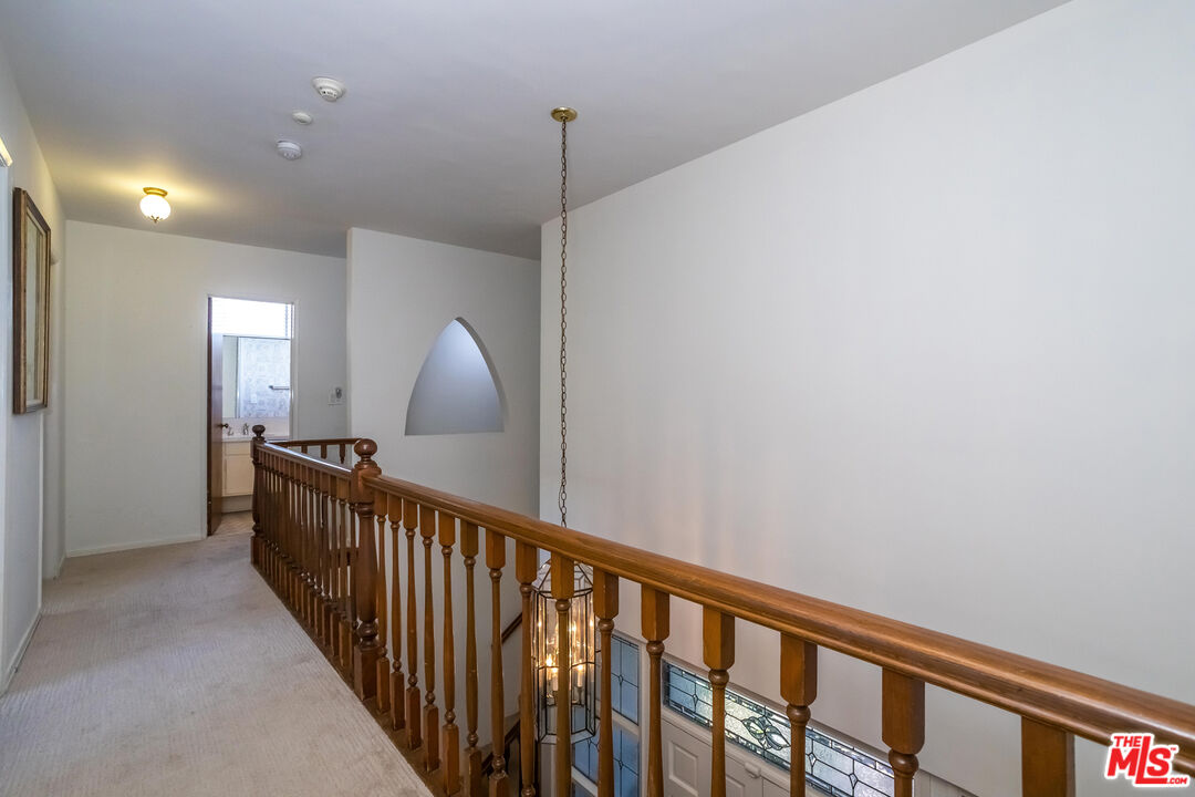 2721 S Beverly Dr