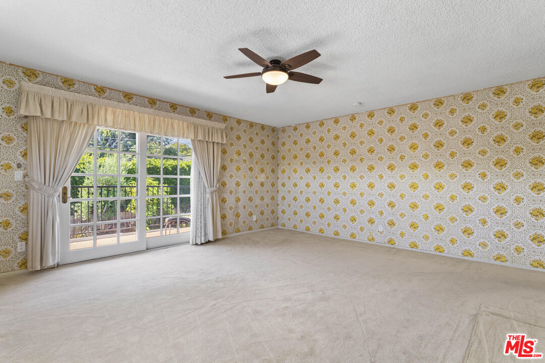 2721 S Beverly Dr