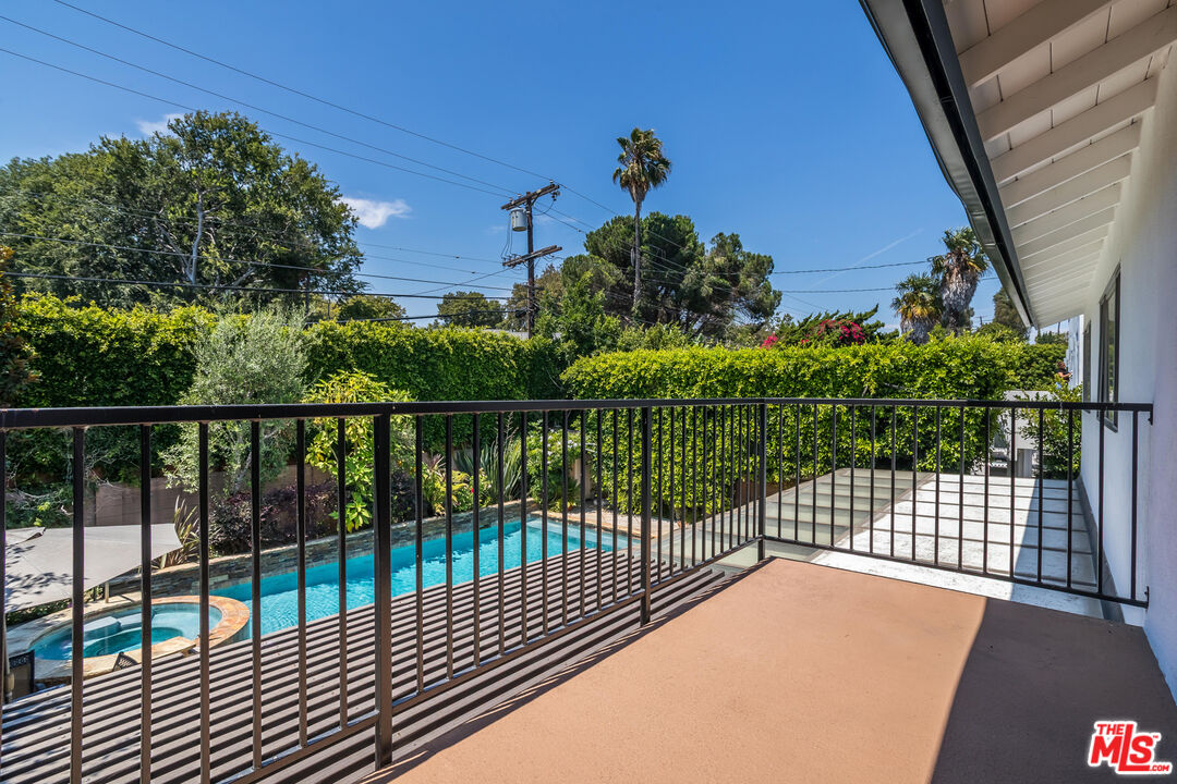 2721 S Beverly Dr