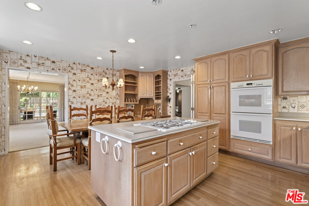 2721 S Beverly Dr