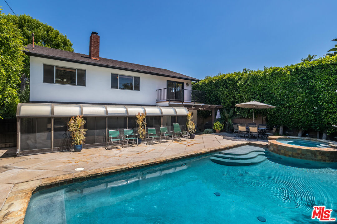 2721 S Beverly Dr