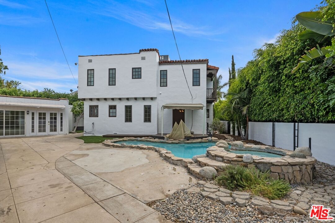 366 S Crescent Heights Blvd