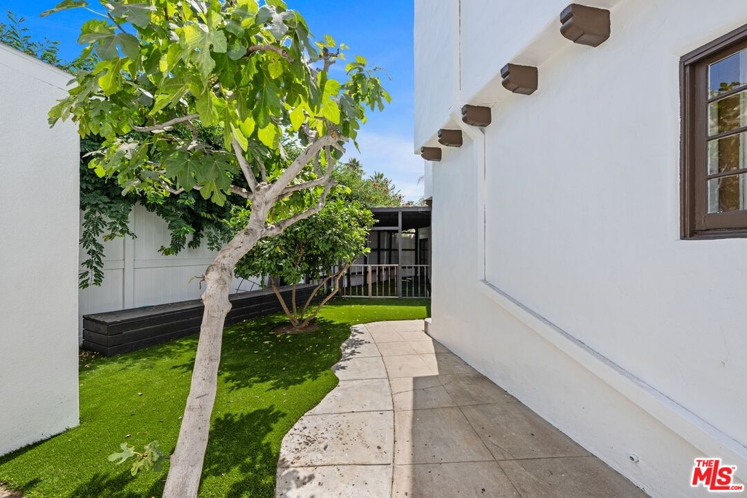 366 S Crescent Heights Blvd