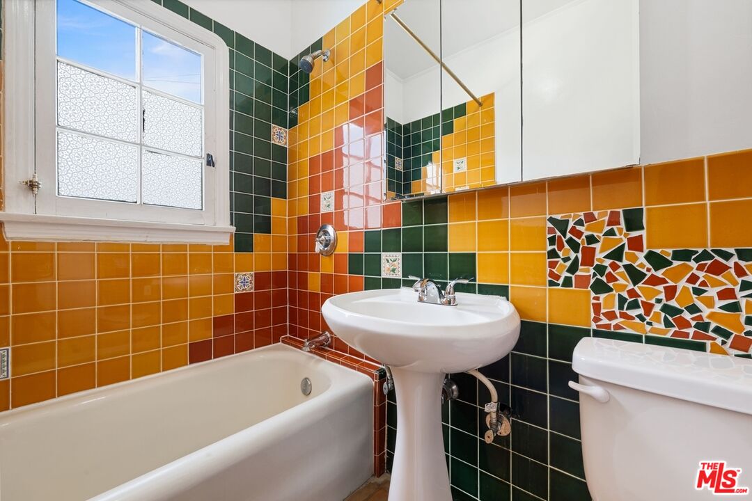 366 S Crescent Heights Blvd