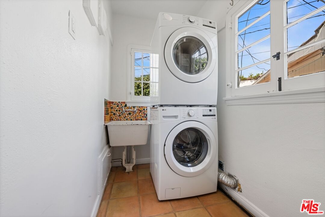 366 S Crescent Heights Blvd