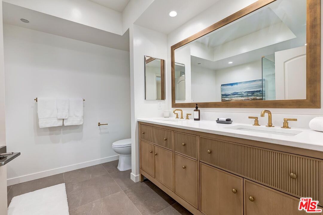 1241 S Westgate Ave Unit: 203