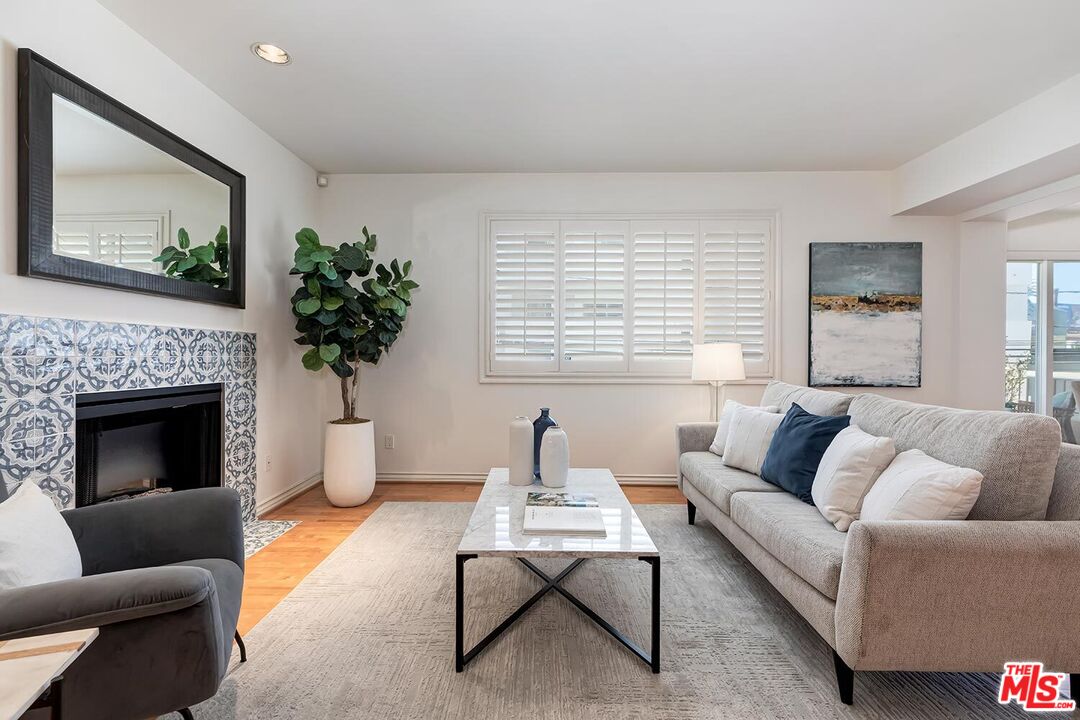 1241 S Westgate Ave Unit: 203