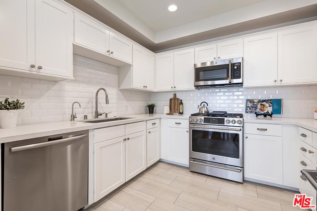 1241 S Westgate Ave Unit: 203