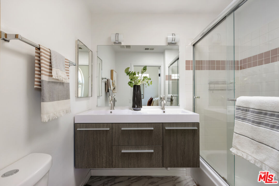 5259 Vantage Ave Unit: 1