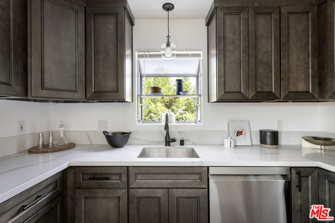 5259 Vantage Ave Unit: 1
