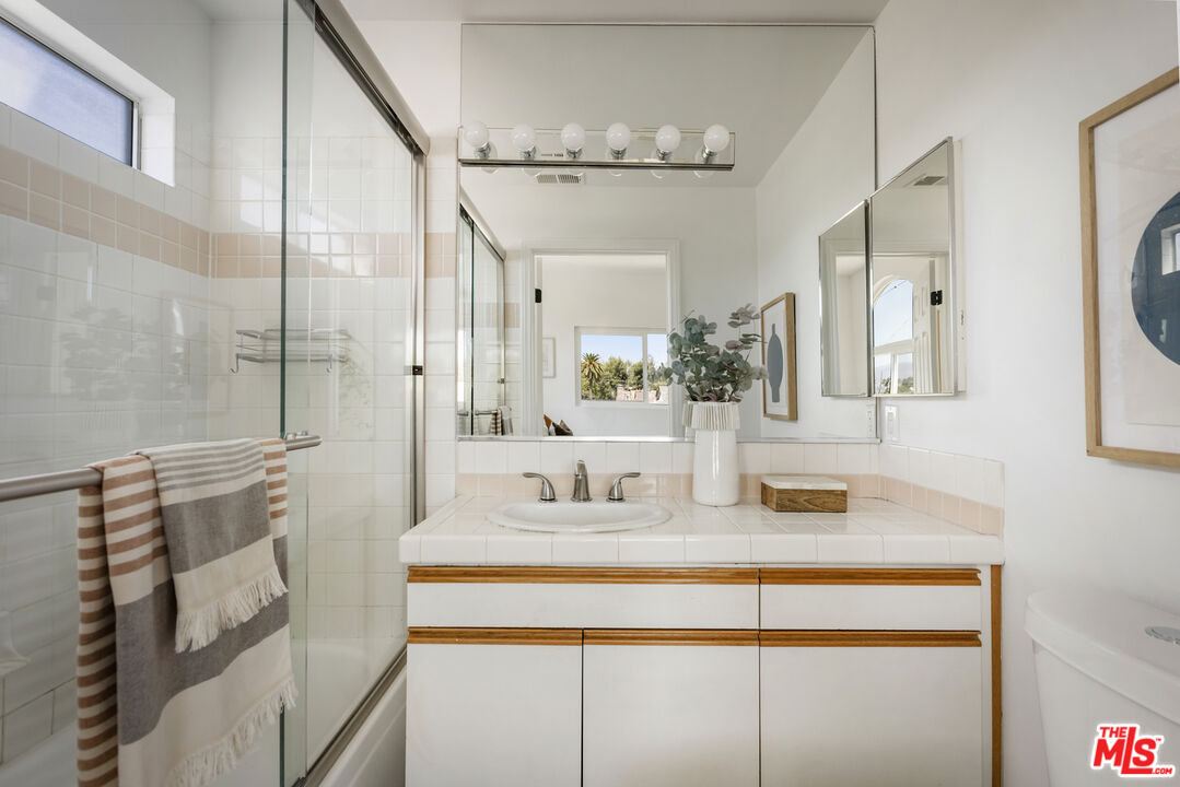 5259 Vantage Ave Unit: 1