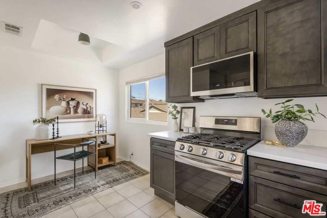 5259 Vantage Ave Unit: 1