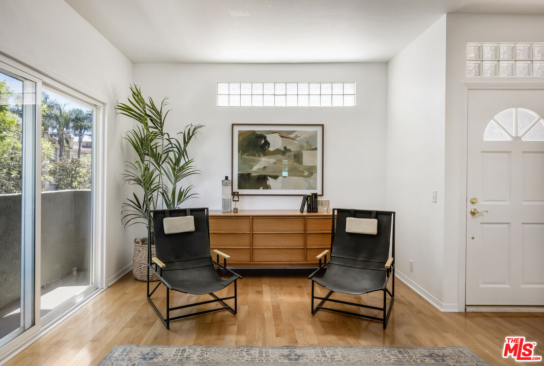 5259 Vantage Ave Unit: 1