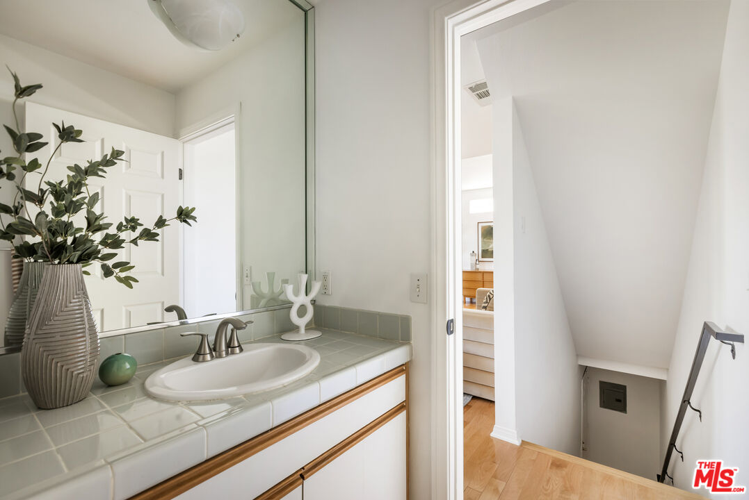 5259 Vantage Ave Unit: 1