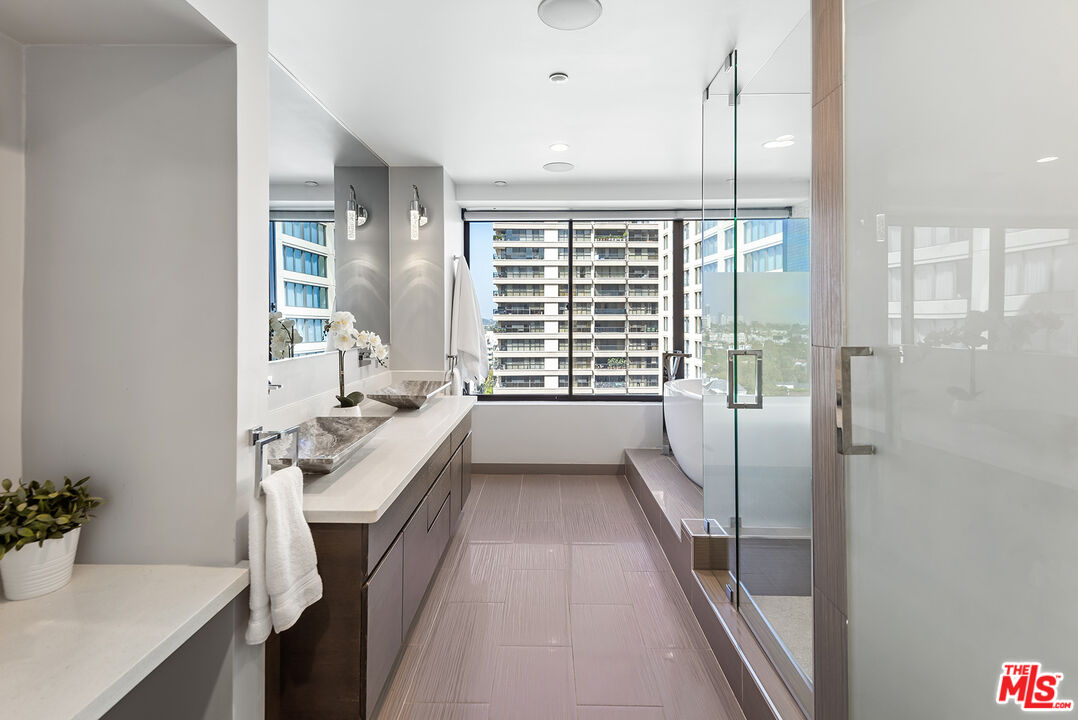 10724 WILSHIRE BLVD Unit: 909