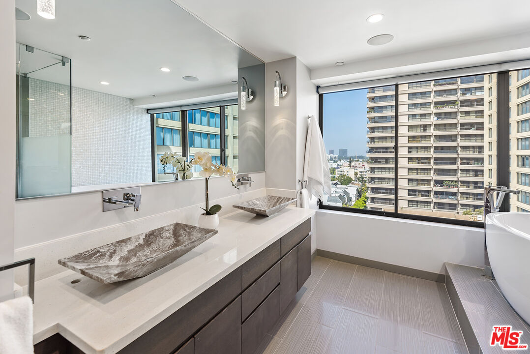 10724 WILSHIRE BLVD Unit: 909