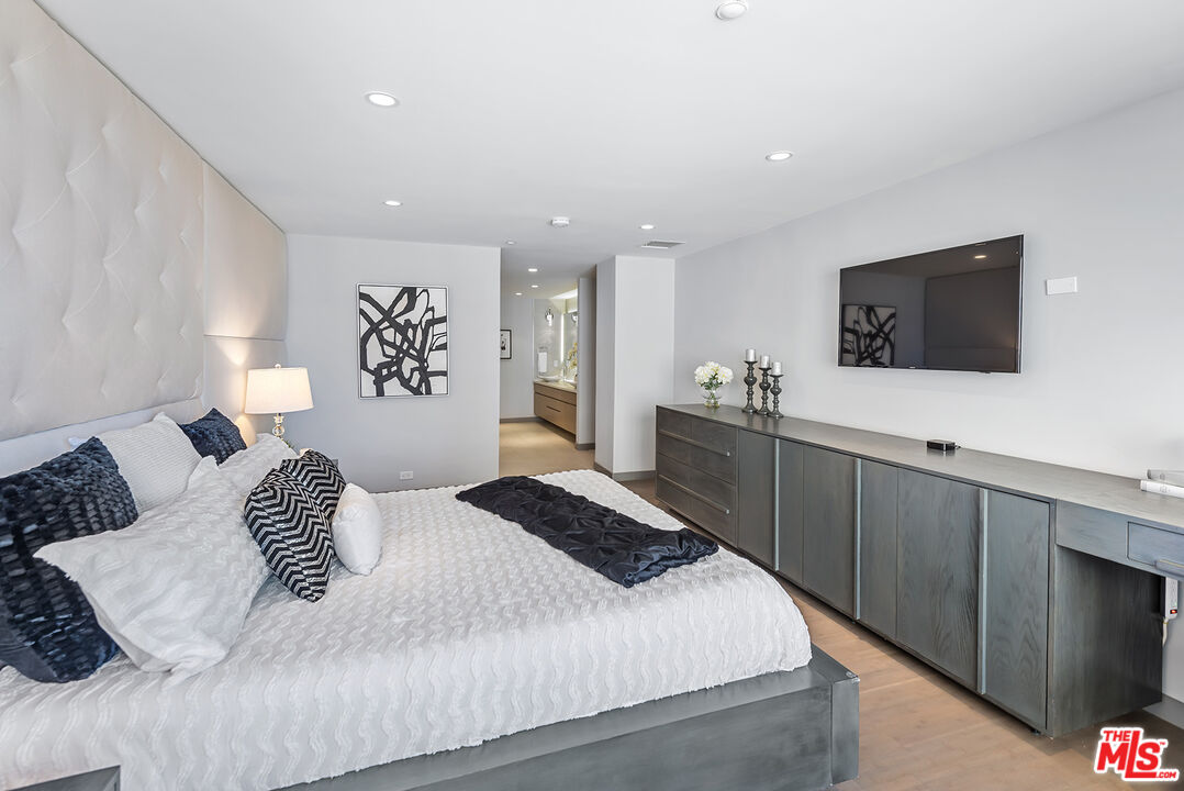 10724 WILSHIRE BLVD Unit: 909