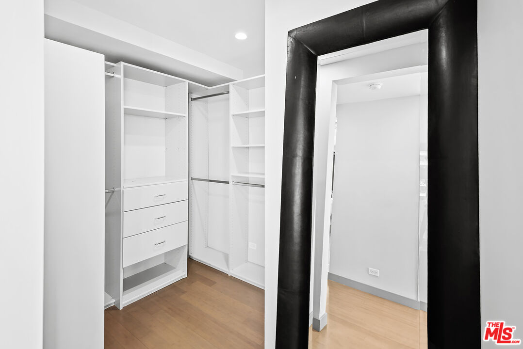 10724 WILSHIRE BLVD Unit: 909