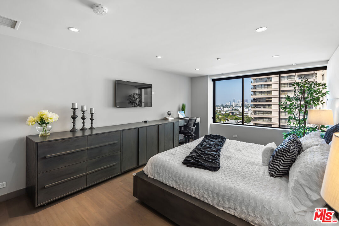 10724 WILSHIRE BLVD Unit: 909