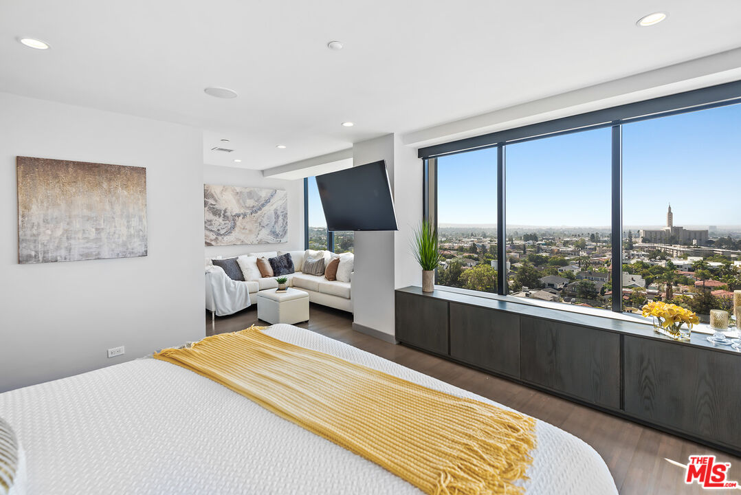 10724 WILSHIRE BLVD Unit: 909