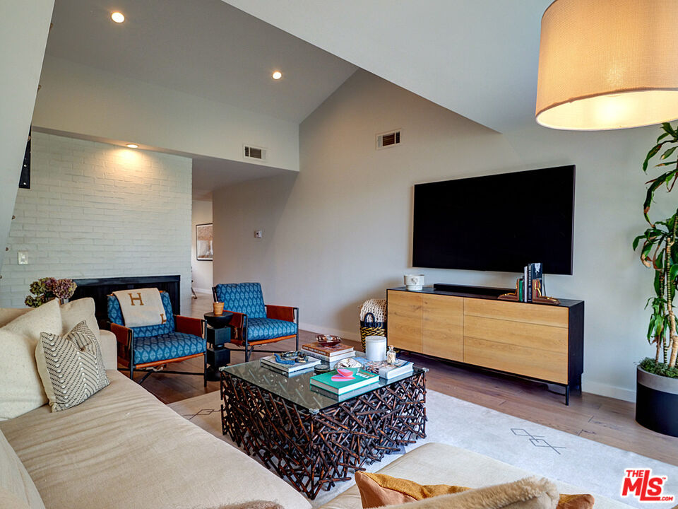 1830 Westholme Ave Unit: 310