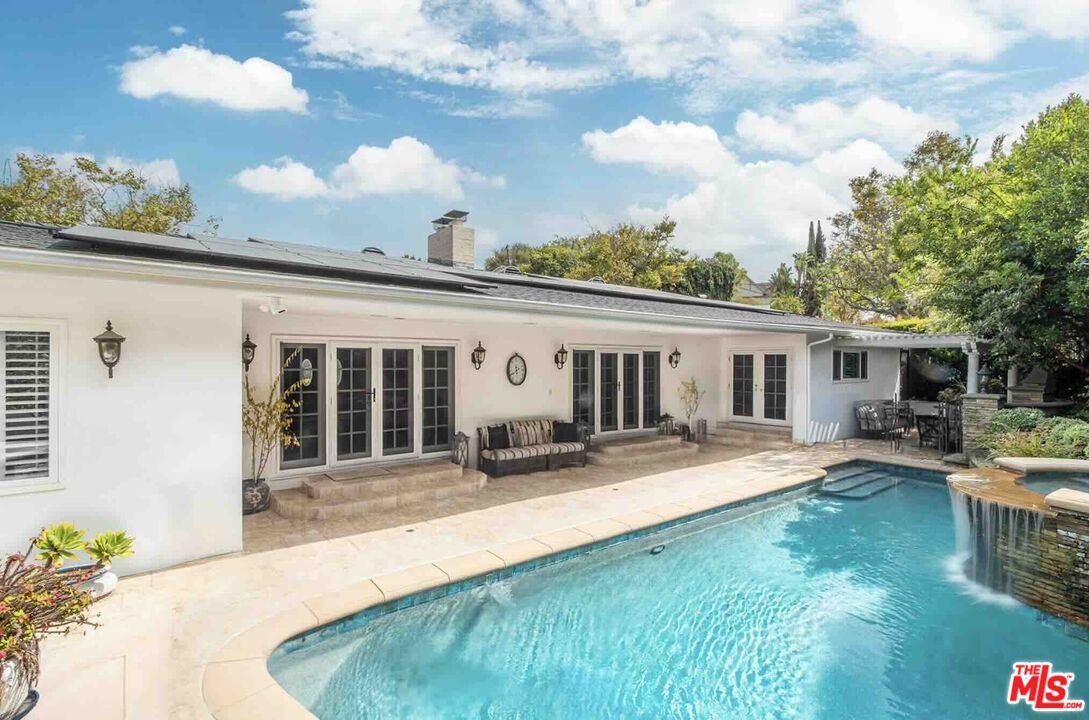 9600 Beverlywood St