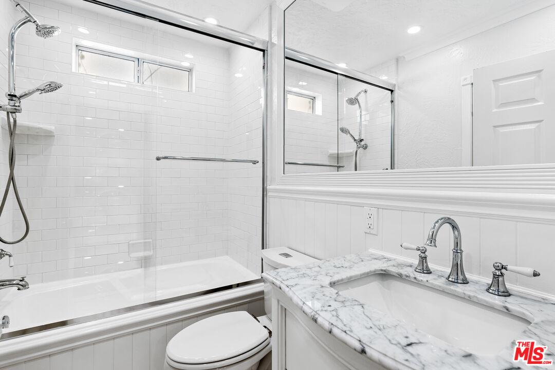 910 N Alfred St Unit: 1