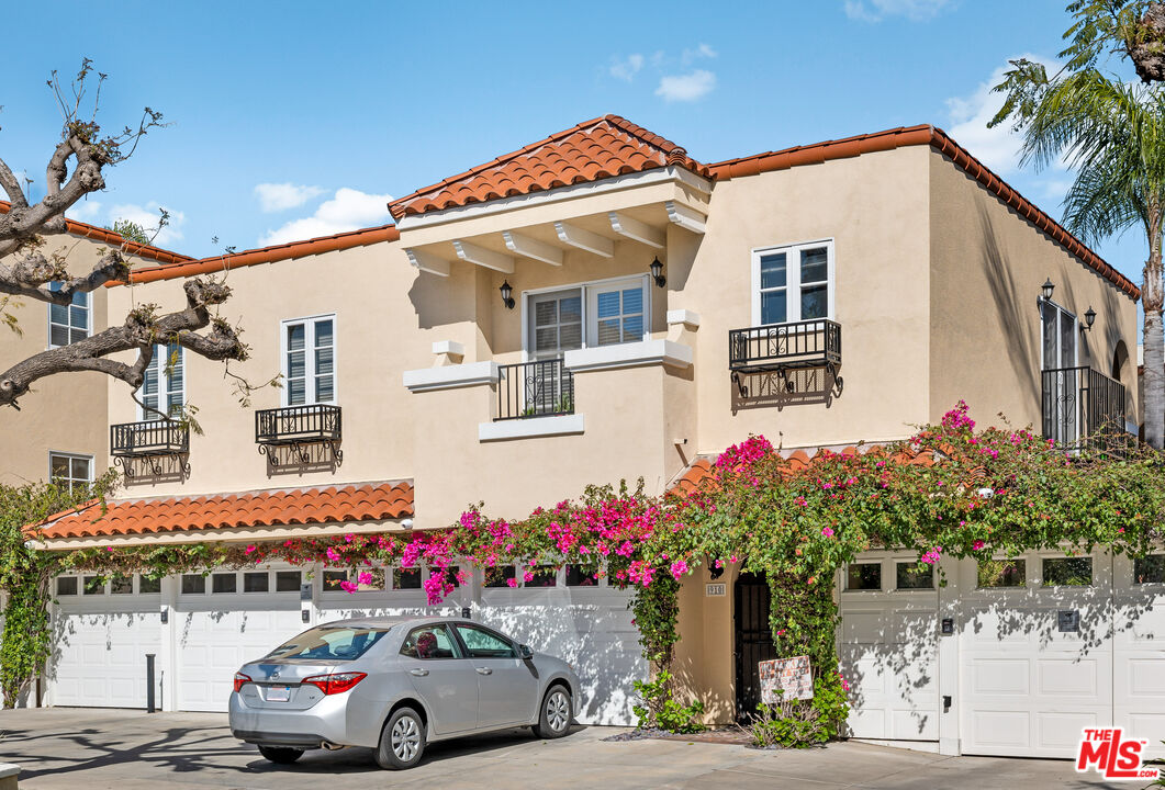 910 N Alfred St Unit: 1