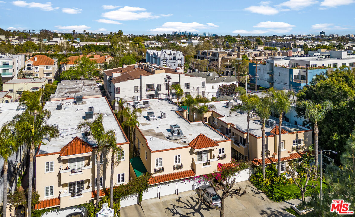 910 N Alfred St Unit: 1