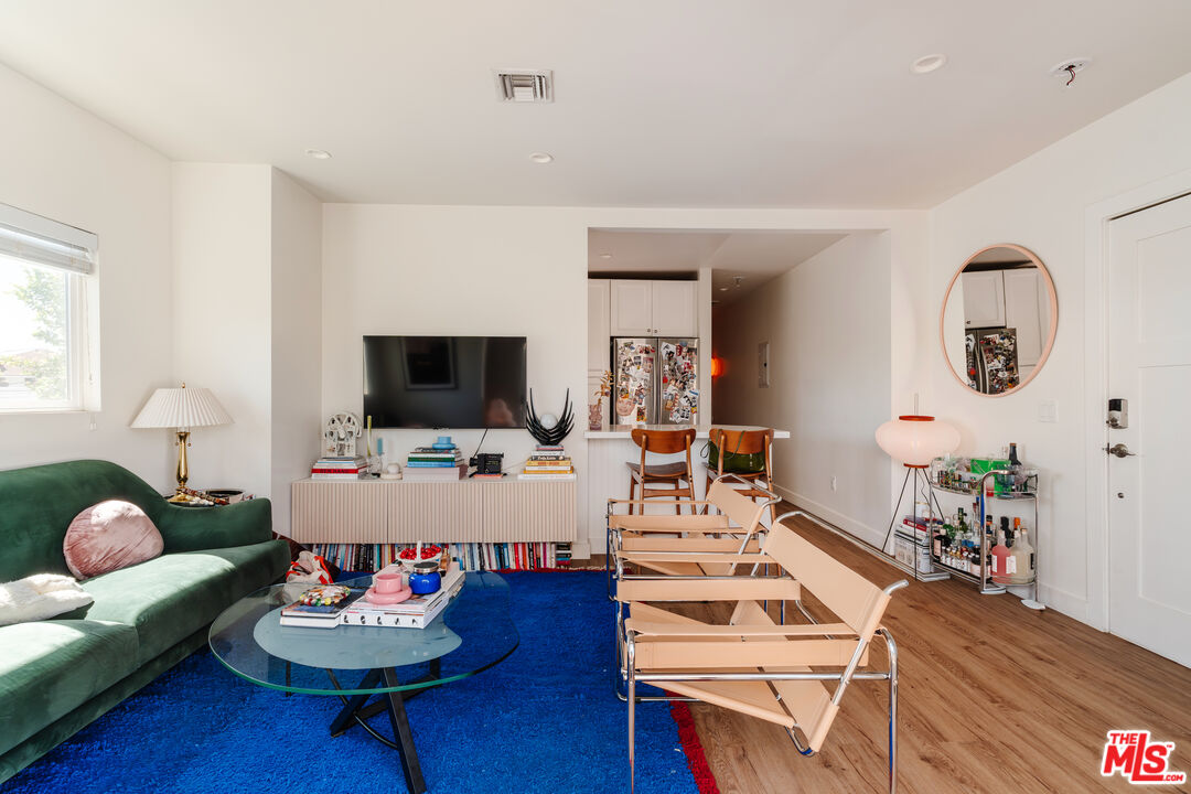 727 N La Fayette Park Pl