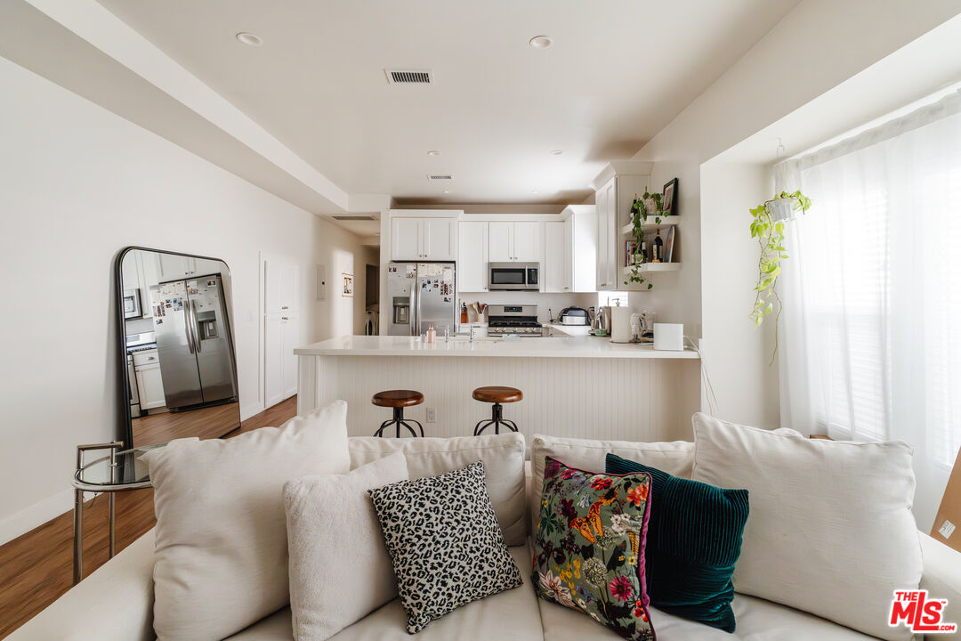 727 N La Fayette Park Pl