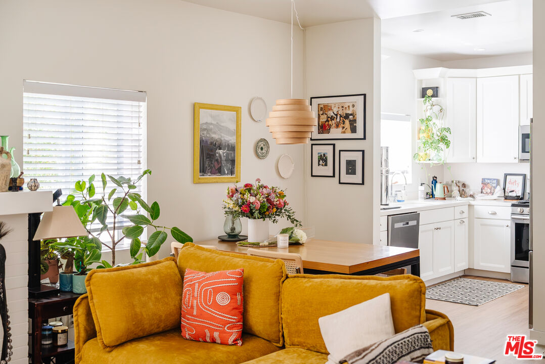 727 N La Fayette Park Pl