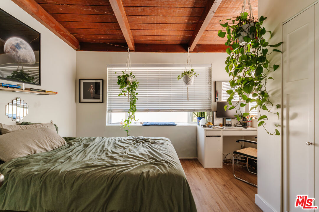 727 N La Fayette Park Pl