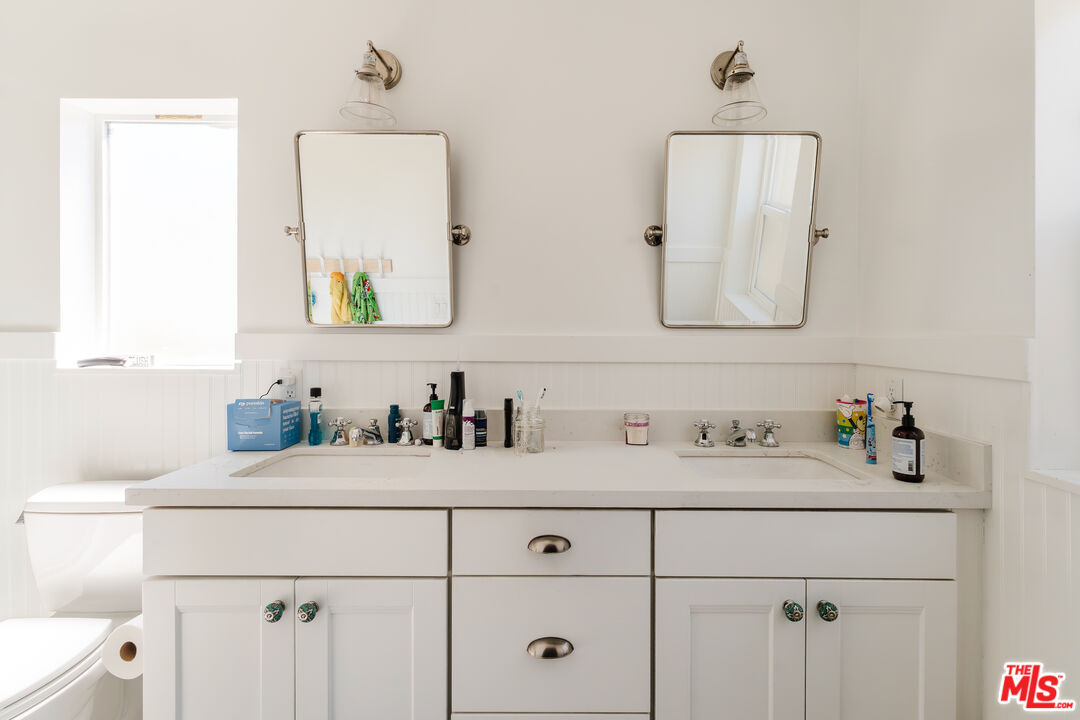 727 N La Fayette Park Pl