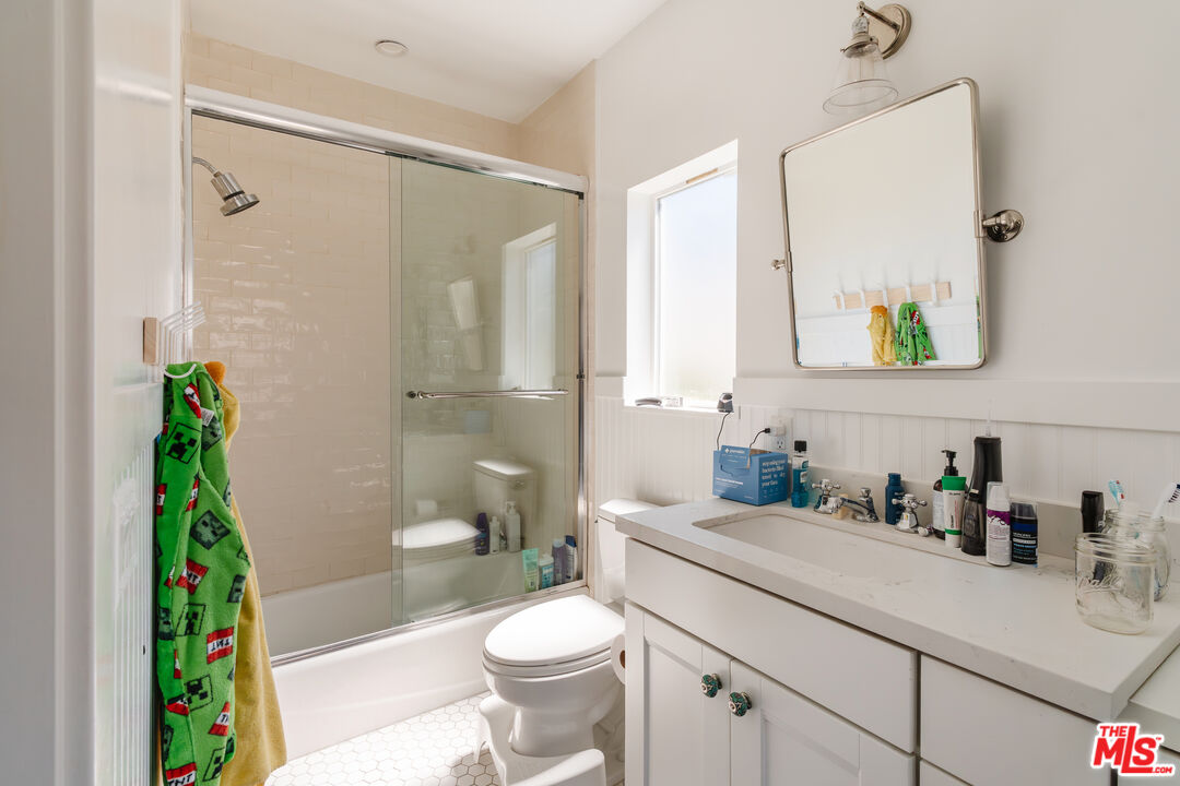 727 N La Fayette Park Pl