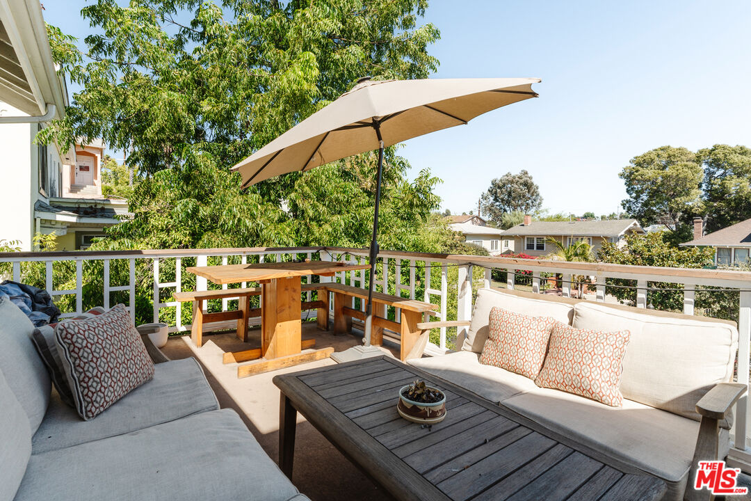 727 N La Fayette Park Pl