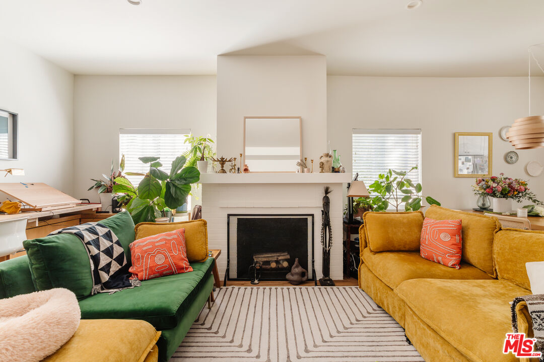 727 N La Fayette Park Pl