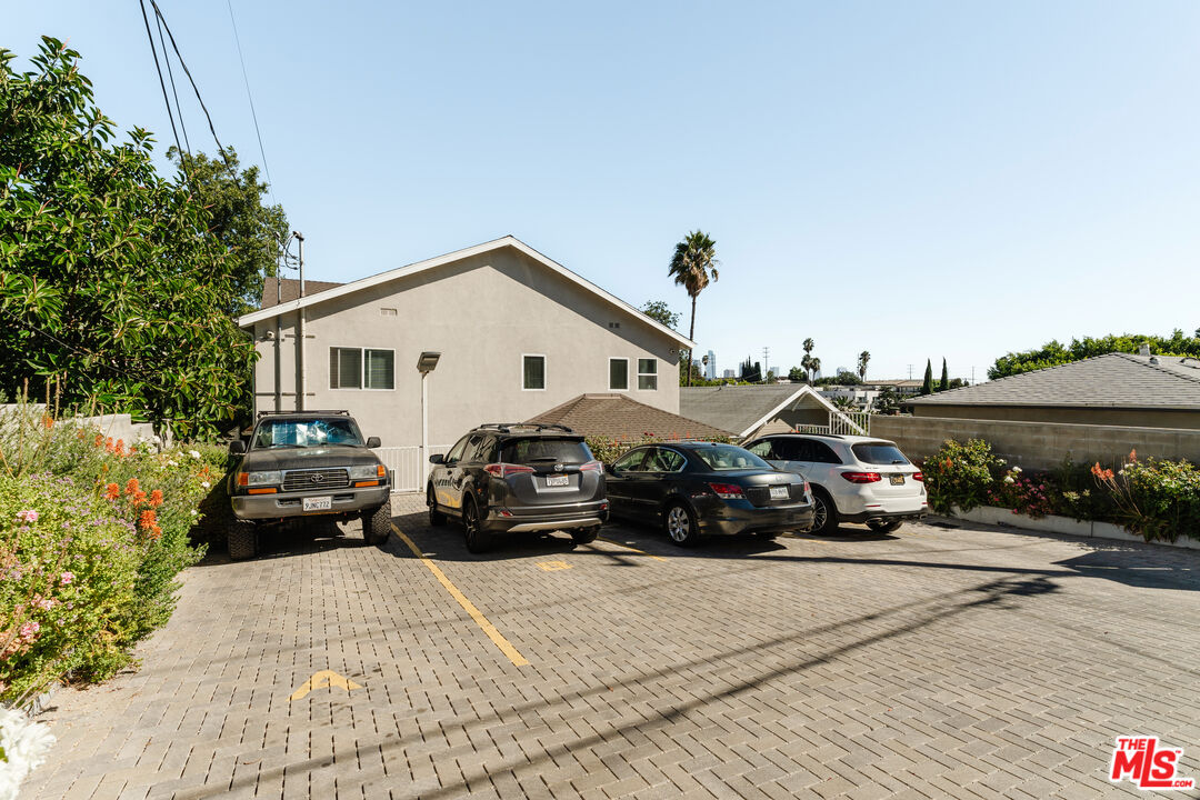 727 N La Fayette Park Pl