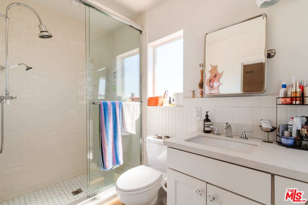 727 N La Fayette Park Pl