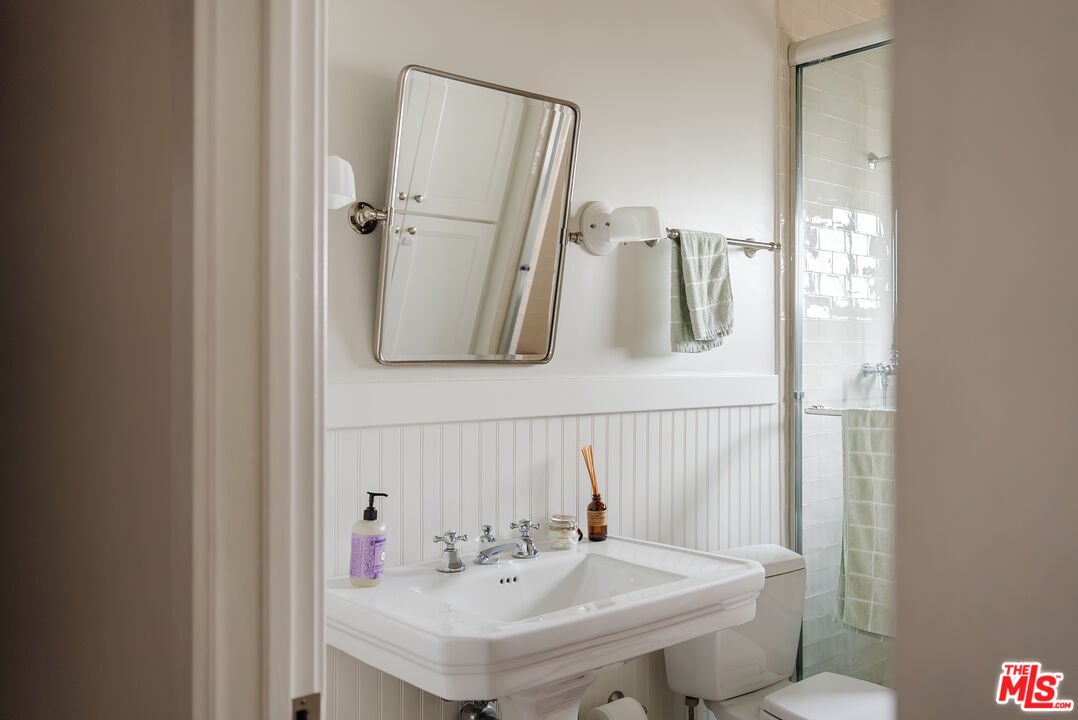 727 N La Fayette Park Pl