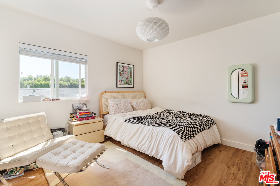 727 N La Fayette Park Pl